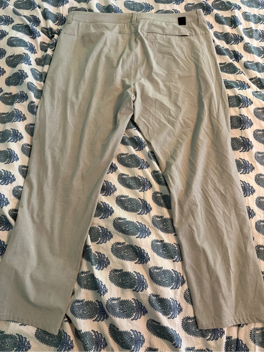 Vuori stylish chinos